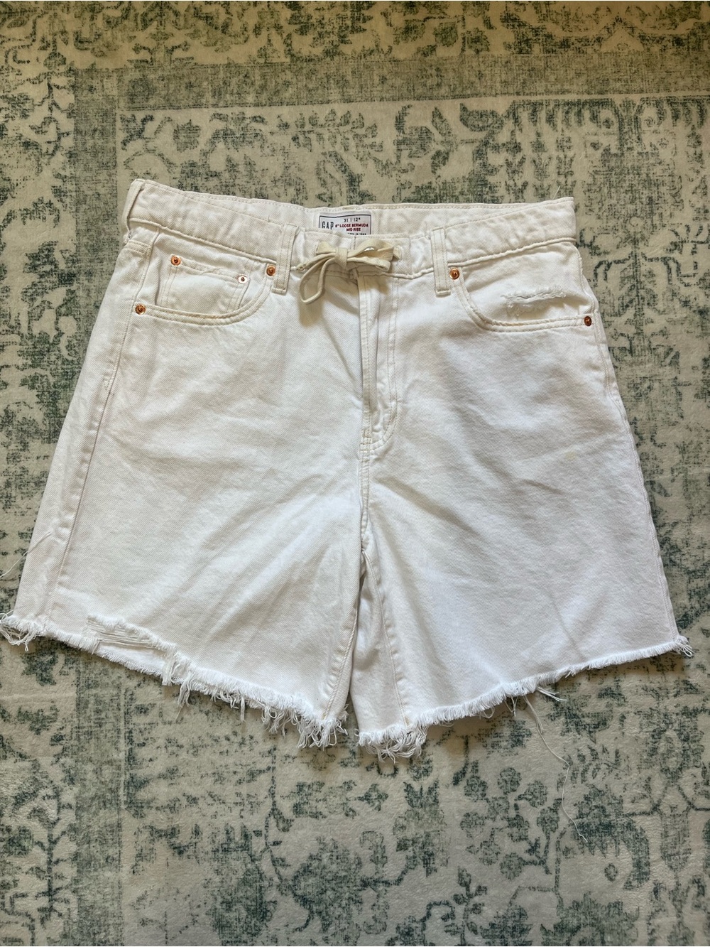 White Gap Bermuda jean shorts